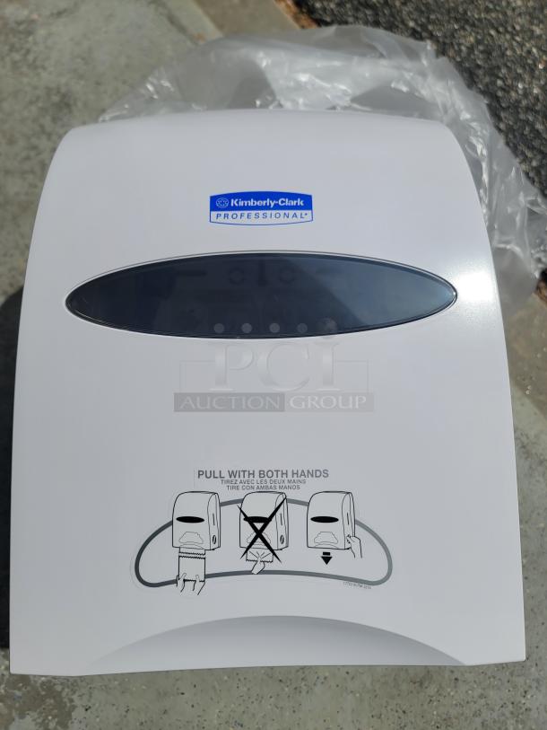 *NEW* IN BOX Kimberly-Clark Sanitouch Hard Roll Towel Dispenser! - Image 2 of 5
