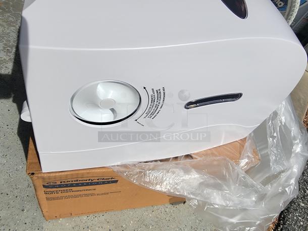 *NEW* IN BOX Kimberly-Clark Sanitouch Hard Roll Towel Dispenser! - Image 3 of 5