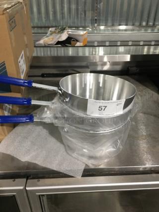 BRAND NEW! Vollrath Wear-Ever Series Commercial Aluminum 4-12 Qt. Tapered Saucepan! With Blue Grip Handle! Model: 434412! 3X Your Bid!