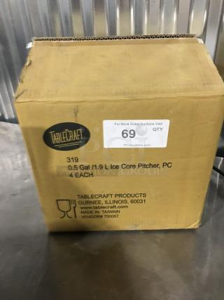 BRAND NEW! Tablecraft Commercial Clear Polycarbonate 2 Qt. Beverage Pitcher! With Ice Core! Model: 319! 4X Your Bid! - Item #1189817