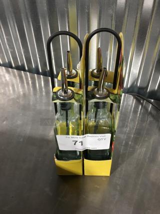 BRAND NEW! Tablecraft Prima Series Commercial Green Tinted Clear 8.5 Oz. Oil & Vinegar Cruet Set! With Black Rack! Model: H9085NBK! 2X Your Bid!