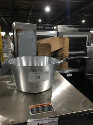 BRAND NEW! Vollrath Wear-Ever Series Commercial Tapered Aluminum 5.5 Qt. Classic Saucepan! Model: 67305!