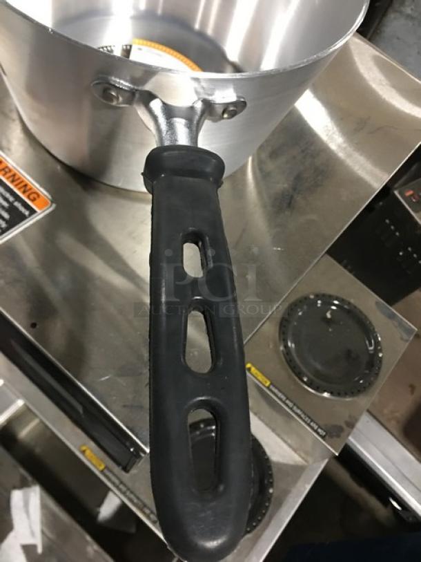 BRAND NEW! Vollrath Wear-Ever Series Commercial Tapered Aluminum 5.5 Qt. Classic Saucepan! Model: 67305! - Image 3 of 4