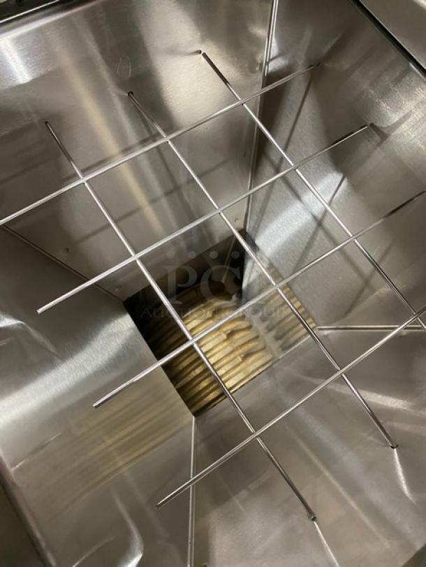 Norlake Commercial Stainless Steel Electric Powered Countertop Ice Crusher! With Hopper! Model: N14CRSS-A SN: 15091153! 115V 1 Phase! On Legs! - Image 5 of 9