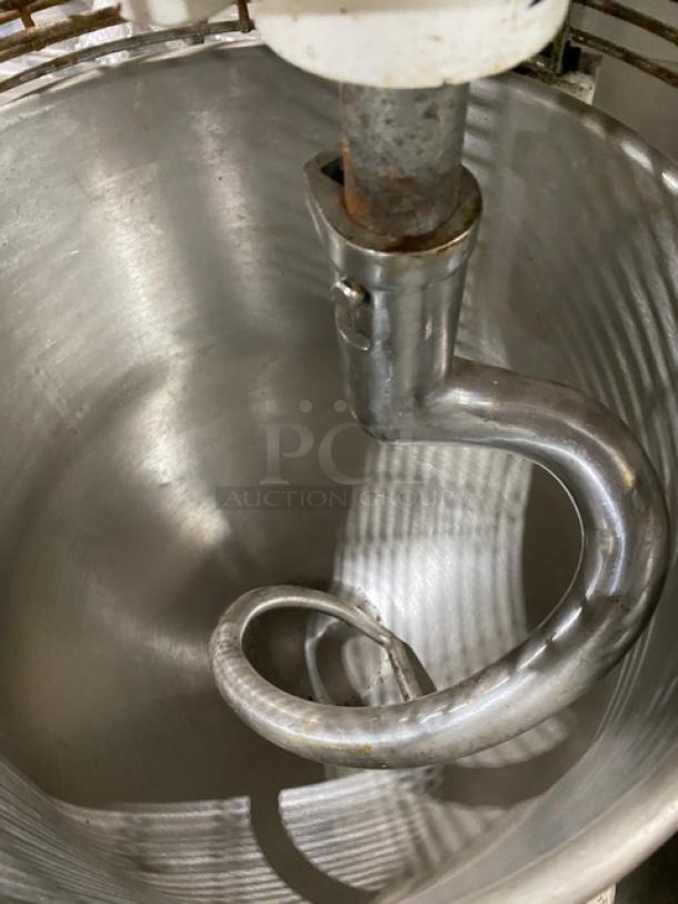 Eurodib Commercial Electric Powered 30 Qt. Planetary Mixer/Grinder! With Stainless Steel Mixing Bowl & Bowl Guard! With Spiral Hook Attachment! Model: M30A! 120V! WORKING WHEN REMOVED! - Image 5 of 10