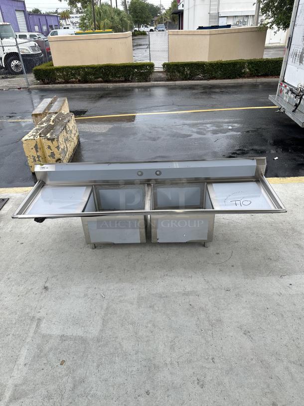 BRAND NEW! SCRATCH AND DENT! Sink Component - Image 1 of 4