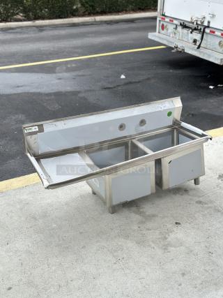 BRAND NEW! SCRATCH AND DENT! Regency - Stainless Steel Two Compartment Commercial Sink with 1 Drainboard - Item #1189113