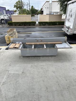 BRAND NEW! SCRATCH AND DENT! Regency - 16-Gauge Stainless Steel Three Compartment Commercial Sink with Galvanized Steel Legs and 2 Drainboards - 23
