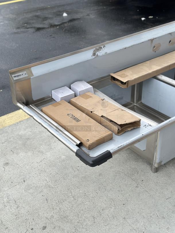 BRAND NEW! SCRATCH AND DENT! Regency - 16-Gauge Stainless Steel Three Compartment Commercial Sink with Galvanized Steel Legs and 2 Drainboards - 23" x 23" x 12" Bowls - Image 3 of 4