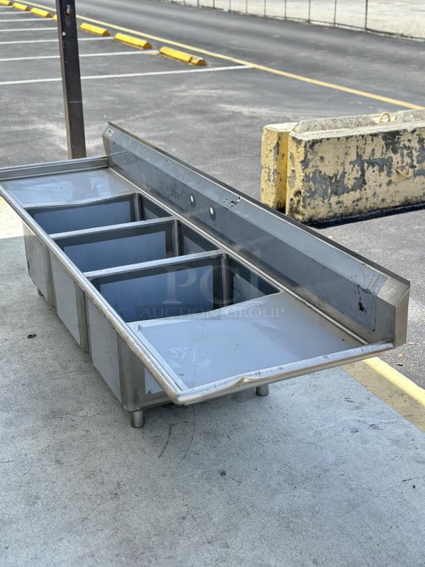 BRAND NEW! SCRATCH AND DENT! Regency - Three Compartment Sink with 2 Drainboards - Image 2 of 3
