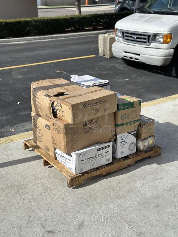 BRAND NEW! MIXED PALLET! ALL IN BOXES! Choice - 9 oz. Translucent Thin Wall Plastic Cold Cup - 2,500/Case. Choice - 7 oz. Translucent Thin Wall Plastic Cold Cup - 2,500/Case. Choice - Sandwich Wedge Container - 200/Case. Sabert - 2 Cup Drink Carrier - 250/Case. Choice – White Medium Weight Plastic Cutlery Pack with Napkin and Salt/Pepper Packets – 500/Case. EcoChoice - 6" White Plant Fiber Plate - 1,000/Case. Visions - Wave 10" Clear Plastic Plate - 144/Case. (3) 8” Heavy Weight Cornstarch Knife – 1,000/Case. Visions - Florence 10" Square Black Plastic Plate - 120/Case. Choice 1 oz. Clear - Plastic Shot Glass - 2,500/Case. Choice - Foil Steam Table Pan Lid - Full Size - 50/Case. Dart - 12 oz. White Foam Food Container - 500/Case. 14 TIMES YOUR BID!! - Image 2 of 3