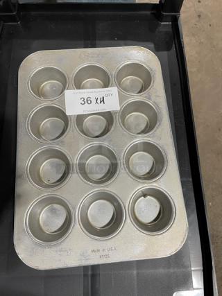Chicago Metallic Commercial 12-Compartment Cupcake/Muffin Pan! 4X Your Bid!