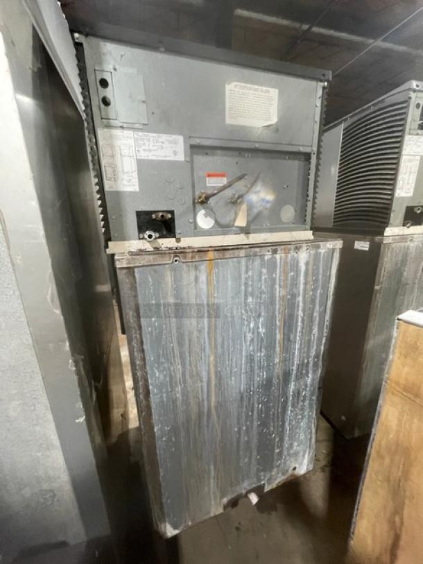 Manitowoc Commercial Stainless Steel Electric Powered Ice Making Machine Head/Scotsman Commercial Ice Storage Bin Combo! With Lift-Open Style Door! Model: IY0696N-261/B530S SN: 1101210337/09111320010124! 208-230V 1 Phase! On Legs! - Image 3 of 8