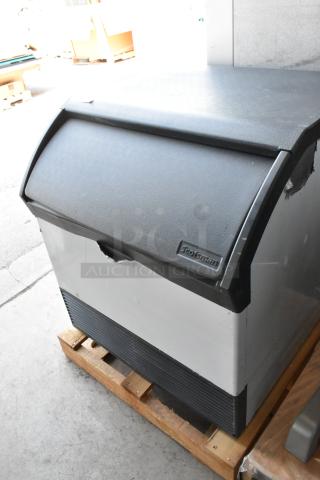 BRAND NEW SCRATCH AND DENT! 2024 Scotsman CU3030MA-1E Prodigy® Series 30