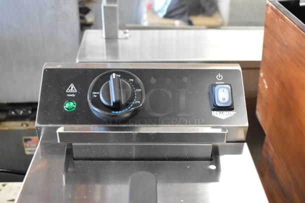Vollrath commercial kitchen appliance with temperature control knob and indicator lights in good condition.