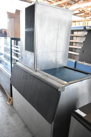 Hoshizaki KM-650MAH Stainless Steel Ice Machine Head on Hoshizaki B-900SF Ice Bin. 208-230 Volts, 1 Phase. - Item #1192526
