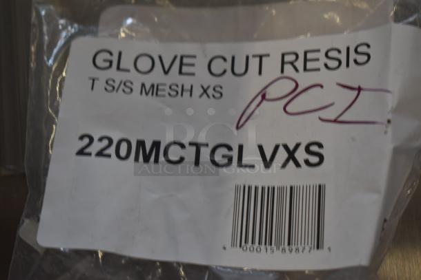 BRAND NEW SCRATCH AND DENT! 220MCTGLVXS Schraf Stainless Steel Mesh Cut-Resistant Glove - Extra Small - Image 4 of 4