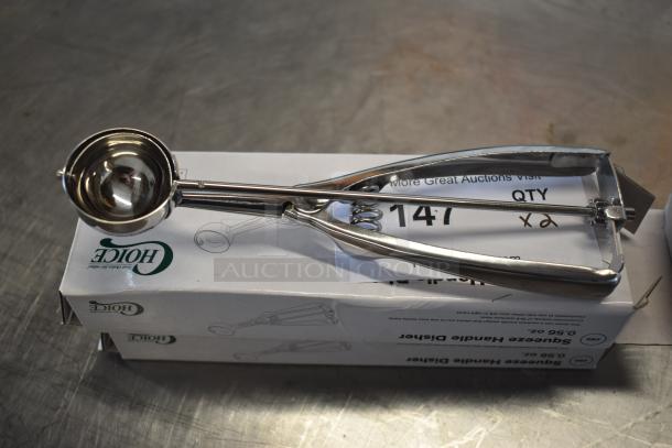 2 BRAND NEW SCRATCH AND DENT! Choice 4075HD60 #60 Round Stainless Steel Squeeze Handle Disher - 0.56 oz.. 2 Times Your Bid! - Image 1 of 6