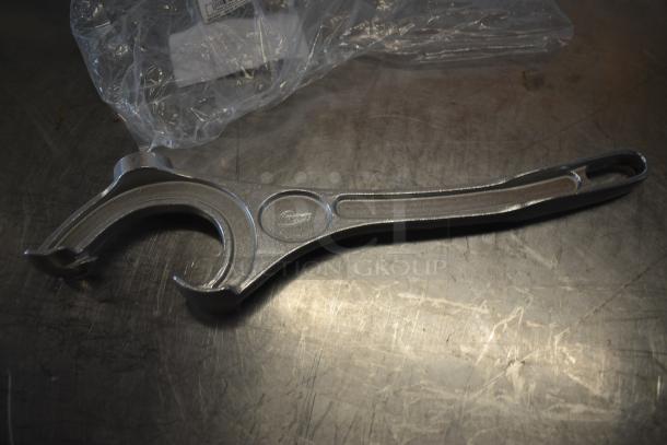 BRAND NEW SCRATCH AND DENT! Choice 407POA16 15" Aluminum Pail Opener - Image 1 of 4