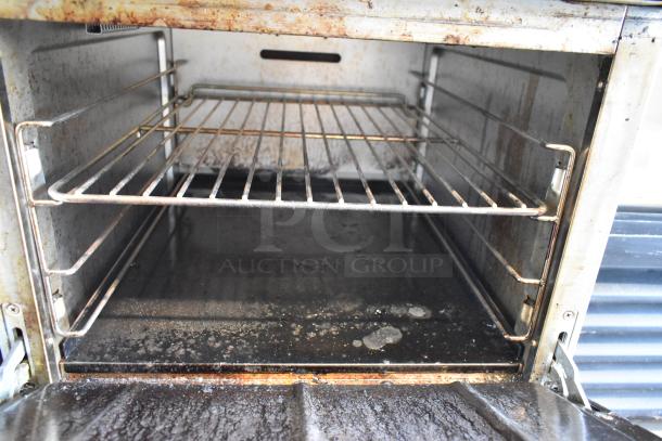 Vulcan SX24 Stainless Steel Commercial Natural Gas Powered 4 Burner Range w/ Oven, Over Shelf and Back Splash. - Image 7 of 9