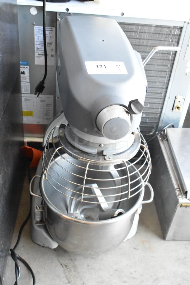 Hobart Legacy HL200 Metal Commercial 20 Quart Planetary Dough Mixer w/ Stainless Steel Mixing Bowl, Bowl Guard, Dough Hook and Paddle Attachments. 100-120 Volts, 1 Phase. - Image 2 of 8