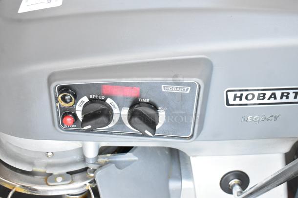 Hobart Legacy HL200 Metal Commercial 20 Quart Planetary Dough Mixer w/ Stainless Steel Mixing Bowl, Bowl Guard, Dough Hook and Paddle Attachments. 100-120 Volts, 1 Phase. - Image 4 of 8