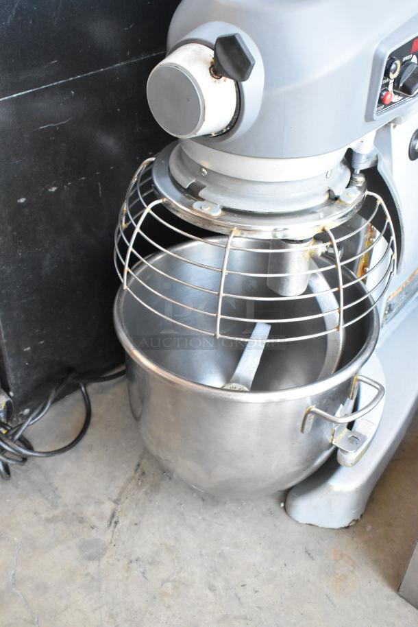 Hobart Legacy HL200 Metal Commercial 20 Quart Planetary Dough Mixer w/ Stainless Steel Mixing Bowl, Bowl Guard, Dough Hook and Paddle Attachments. 100-120 Volts, 1 Phase. - Image 5 of 8