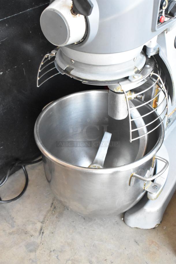 Hobart Legacy HL200 Metal Commercial 20 Quart Planetary Dough Mixer w/ Stainless Steel Mixing Bowl, Bowl Guard, Dough Hook and Paddle Attachments. 100-120 Volts, 1 Phase. - Image 6 of 8