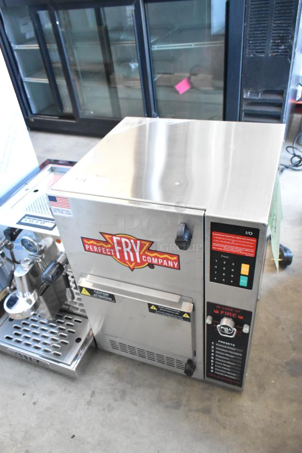 BRAND NEW SCRATCH AND DENT! Perfect Fry PFC570 Stainless Steel Commercial Countertop Semi-Automatic Ventless Countertop Deep Fryer. 208 Volts, 1 Phase. - Image 2 of 8