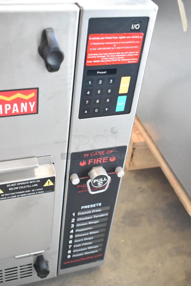 BRAND NEW SCRATCH AND DENT! Perfect Fry PFC570 Stainless Steel Commercial Countertop Semi-Automatic Ventless Countertop Deep Fryer. 208 Volts, 1 Phase. - Image 4 of 8