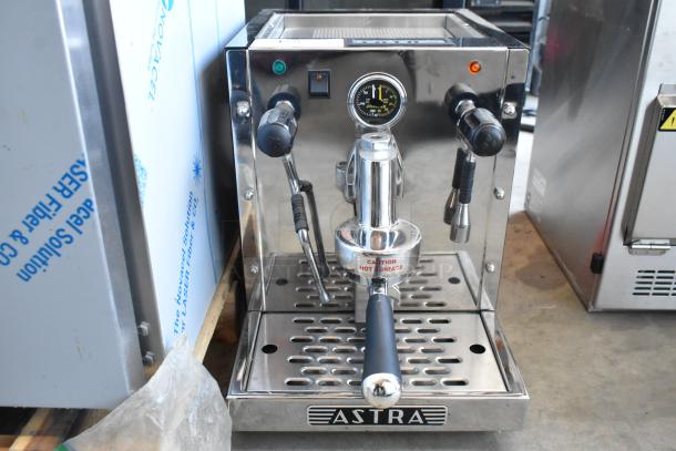 BRAND NEW SCRATCH AND DENT! Astra GA021 Stainless Steel Commercial Countertop Single Group Espresso Machine w/ Portafilter and Steam Wand. 220 Volts, 1 Phase. - Image 5 of 9