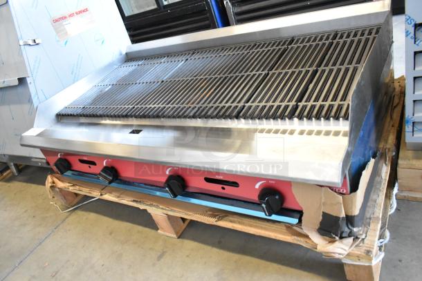 BRAND NEW SCRATCH AND DENT! 2024 Avantco 177CAG48RC Stainless Steel Commercial Countertop Natural Gas Powered 48" Radiant Charbroiler - 120,000 BTU - Image 5 of 9
