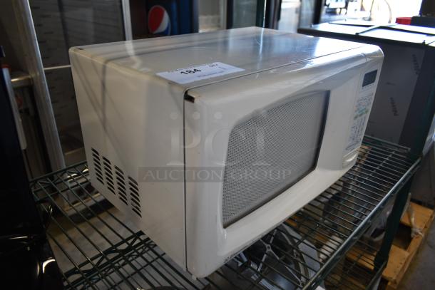Emerson MW8778W Countertop Microwave Oven. 120 Volts, 1 Phase. - Image 2 of 7