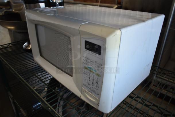 Emerson MW8778W Countertop Microwave Oven. 120 Volts, 1 Phase. - Image 3 of 7
