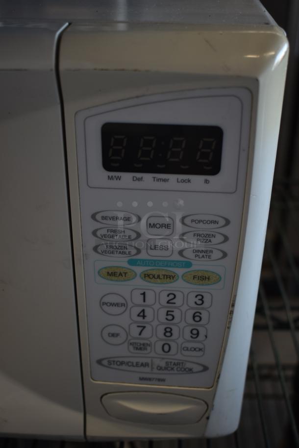 Emerson MW8778W Countertop Microwave Oven. 120 Volts, 1 Phase. - Image 4 of 7