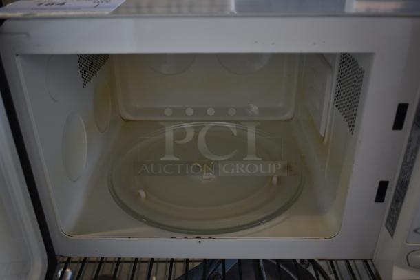 Emerson MW8778W Countertop Microwave Oven. 120 Volts, 1 Phase. - Image 5 of 7