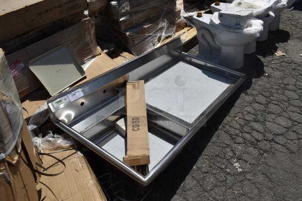 BRAND NEW SCRATCH AND DENT! Regency 600UDT60L 60" 16-Gauge Stainless Steel Soiled / Dirty Undercounter Dishtable - Left Drainboard - Image 2 of 6