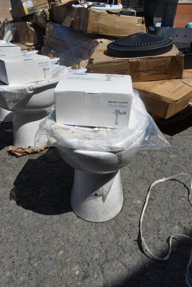 BRAND NEW SCRATCH AND DENT! Zurn Toilet w/ Water Closet Flush Valve. No Tank. - Image 1 of 5