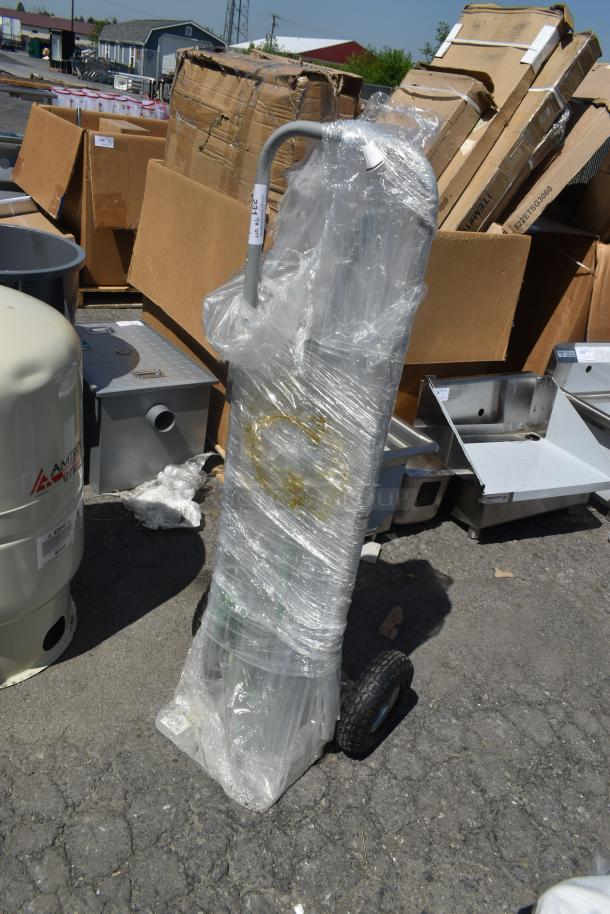 BRAND NEW SCRATCH AND DENT! Lavex 503HDTP600GR 600 lb. Gray Hand Truck With 10" Pneumatic Wheels - Image 3 of 5