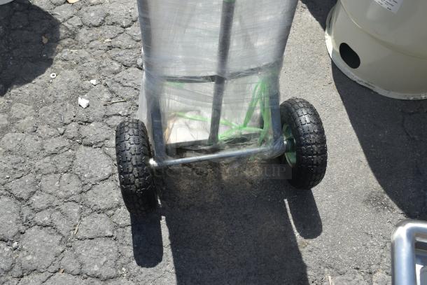 BRAND NEW SCRATCH AND DENT! Lavex 503HDTP600GR 600 lb. Gray Hand Truck With 10" Pneumatic Wheels - Image 4 of 5