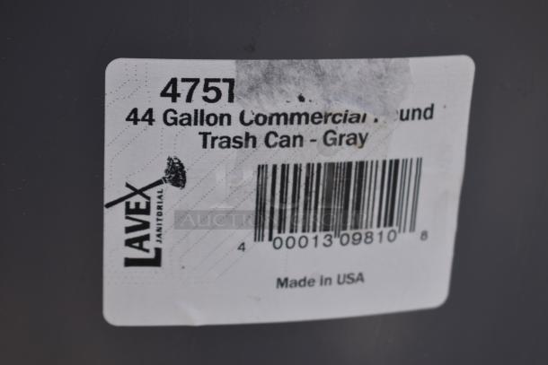 BRAND NEW SCRATCH AND DENT! Lavex 475TCRND44GY 44 Gallon Gray Round Commercial Trash Can - Image 4 of 4