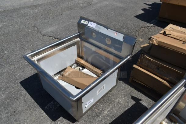 BRAND NEW SCRATCH AND DENT! Regency 600S12424 29" 16 Gauge Stainless Steel One Compartment Commercial Sink with Stainless Steel Legs and Cross Bracing - 24" x 24" x 14" Bowl - Image 3 of 7