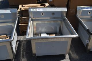 BRAND NEW SCRATCH AND DENT! Regency 600S12424 29" 16 Gauge Stainless Steel One Compartment Commercial Sink with Stainless Steel Legs and Cross Bracing - 24" x 24" x 14" Bowl
