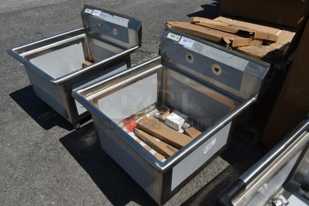 BRAND NEW SCRATCH AND DENT! Regency 600S12424 29" 16 Gauge Stainless Steel One Compartment Commercial Sink with Stainless Steel Legs and Cross Bracing - 24" x 24" x 14" Bowl - Image 3 of 7
