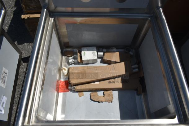 BRAND NEW SCRATCH AND DENT! Regency 600S12424 29" 16 Gauge Stainless Steel One Compartment Commercial Sink with Stainless Steel Legs and Cross Bracing - 24" x 24" x 14" Bowl - Image 6 of 7