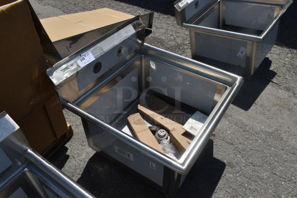 BRAND NEW SCRATCH AND DENT! Regency 600S12424 29" 16 Gauge Stainless Steel One Compartment Commercial Sink with Stainless Steel Legs and Cross Bracing - 24" x 24" x 14" Bowl - Image 2 of 7