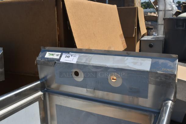 BRAND NEW SCRATCH AND DENT! Regency 600S12424 29" 16 Gauge Stainless Steel One Compartment Commercial Sink with Stainless Steel Legs and Cross Bracing - 24" x 24" x 14" Bowl - Image 4 of 7