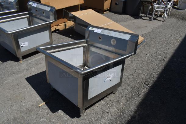 BRAND NEW SCRATCH AND DENT! Regency 600S12424 29" 16 Gauge Stainless Steel One Compartment Commercial Sink with Stainless Steel Legs and Cross Bracing - 24" x 24" x 14" Bowl - Image 3 of 8