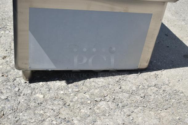 BRAND NEW SCRATCH AND DENT! Regency 600S12424 29" 16 Gauge Stainless Steel One Compartment Commercial Sink with Stainless Steel Legs and Cross Bracing - 24" x 24" x 14" Bowl - Image 5 of 8