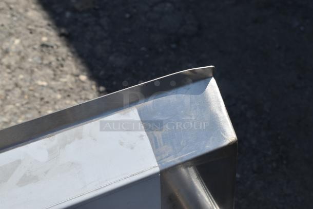 BRAND NEW SCRATCH AND DENT! Regency 600S12424 29" 16 Gauge Stainless Steel One Compartment Commercial Sink with Stainless Steel Legs and Cross Bracing - 24" x 24" x 14" Bowl - Image 7 of 8